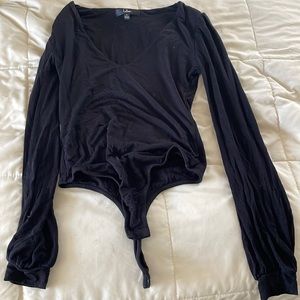 Lulu’s Black bodysuit with flowy arms